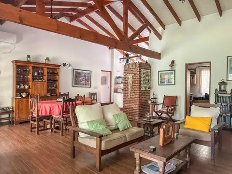 VENTA CASA 4 AMB IMPECABLE EL MIRASOL PILETA