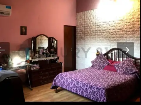 Excelente Casa  de 5 ambientes en Saenz Peña