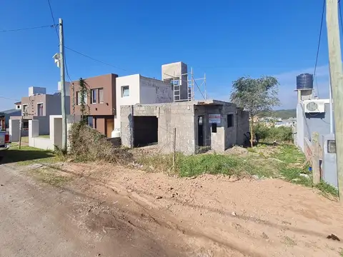 VENDO CASA A TERMINAR LA MEJOR VISTA