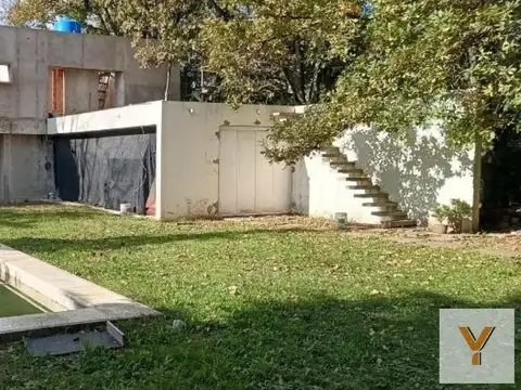 Casa en venta - 3 Dormitorios 2 Baños - Cochera - 800Mts2 - Arturo Seguí