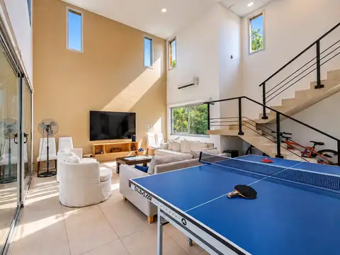Casa 5 ambientes con 3 baños