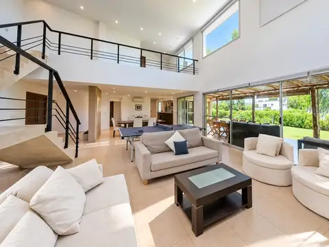 Casa en Venta en Pilar del Este - Santa Guadalupe, USD 299.000