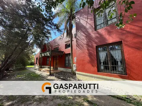 Casa 5 ambientes con 4 baños
