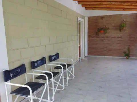 Casa en Alquiler con 1 cochera