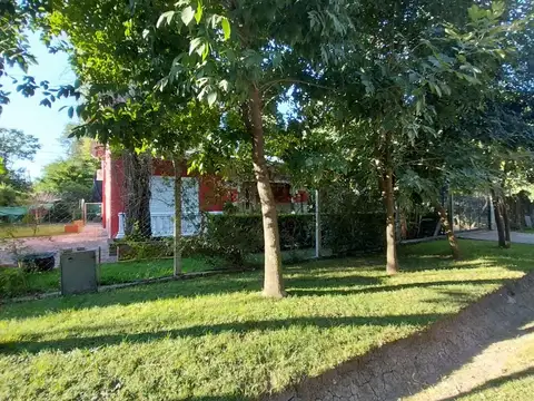Casa en Venta con 3 cocheras