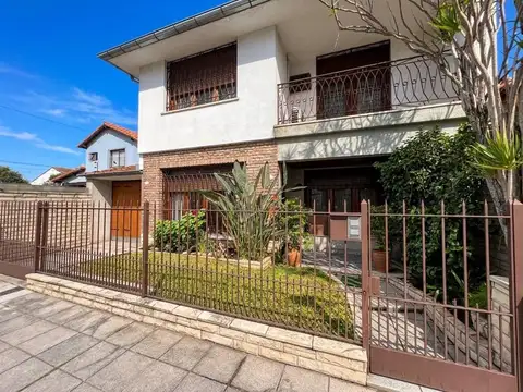 Casa 4 ambientes en venta en Martinez