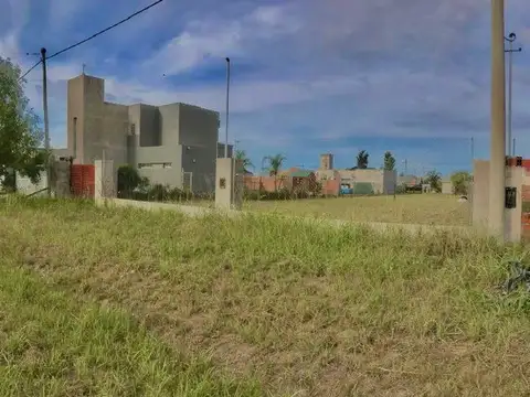 Terreno con mejoras - FUNES CITY