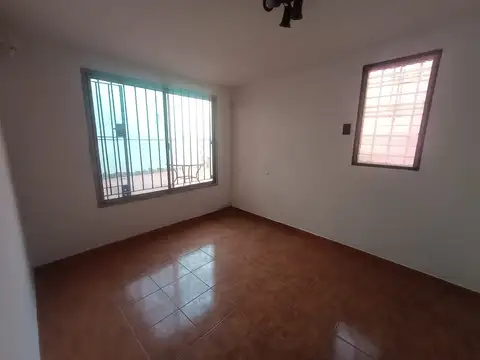 Depto Tipo Casa en Alquiler en Chilavert, $ 600.000