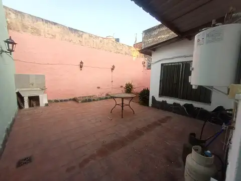 Casa PH al fondo  de 2 ambientes con amplio patio