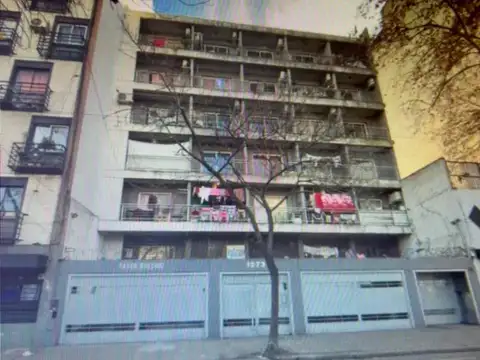 Alquiler  departamento 1 ambiente al frente en Constitución