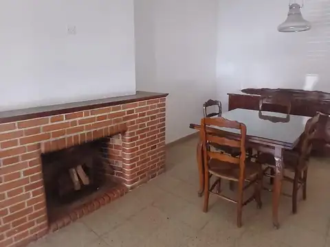 Casa en Alquiler con 1 cochera