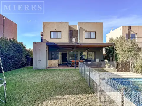 Casa 4 ambientes con 3 baños