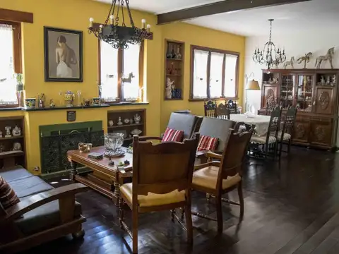 Casa 5 ambientes con 4 baños