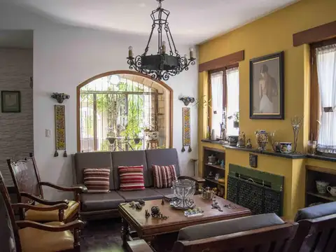 Casa en Venta con 6 cocheras