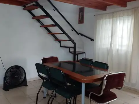 Casa 8 ambientes con 3 baños
