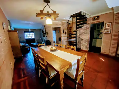 VENTA CASA 4 AMBIENTES BARRIO LA FLORIDA