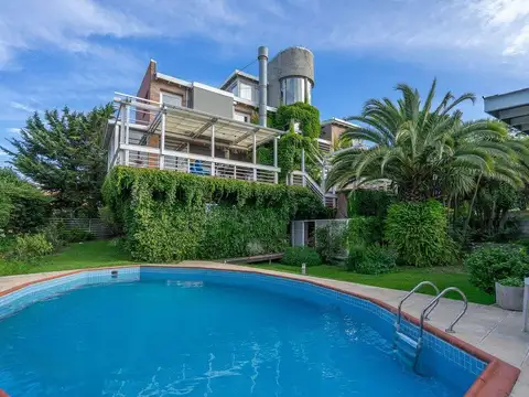 Casa en venta en Pinamar, con increíbles visuales, 4 dormitorios y pileta