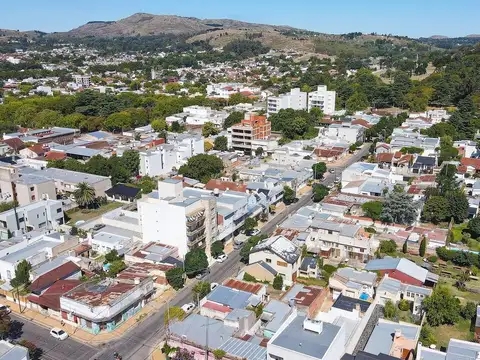 Casa 6 ambientes con 2 baños