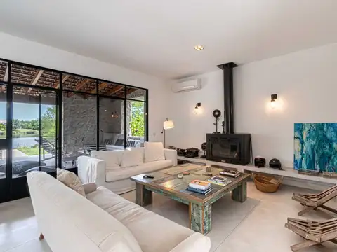 Casa en Venta con 4 cocheras