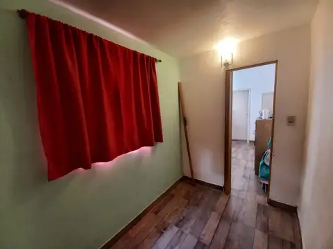 PH de 3 ambientes al fondo con patio en Carapachay