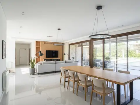 Casa a Estrenar 4 Dormitorios, 500m2 Quincho, Piscina, Calidad Premium. Kentucky