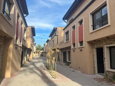 Depto Tipo Casa en Venta en Adrogue, USD 185.000
