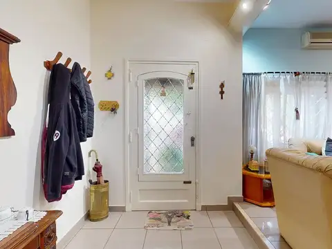 Casa 5 ambientes con 2 baños