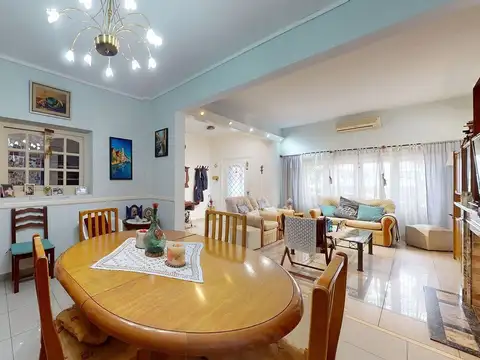 Casa en Venta con 1 cochera