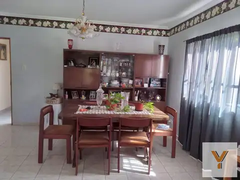 Finca en venta - 4 Dormitorios 2 Baños - Mendoza