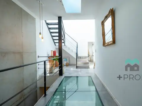 Impactante Casa 7 Ambientes con Cochera, Piscina y Parrilla