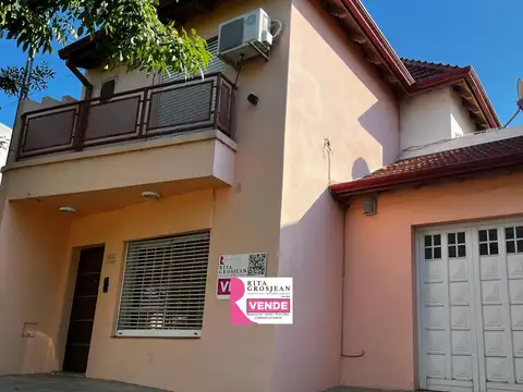 Casa de 2 plantas y  monoambiente en el centro de Colón