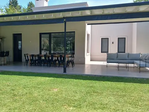 Casa 5 ambientes con 2 baños