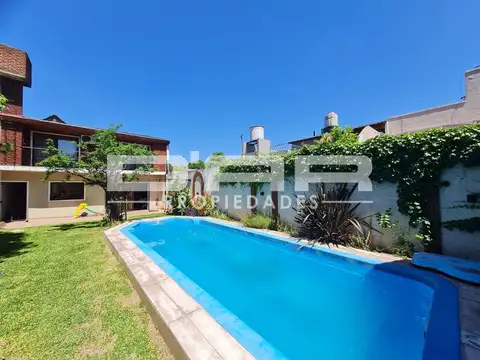 IMPECABLE CASA 5 AMB PARQUE + PILETA CLIMAT + QUINCHO. EN LA MEJOR UBICACIÓN!