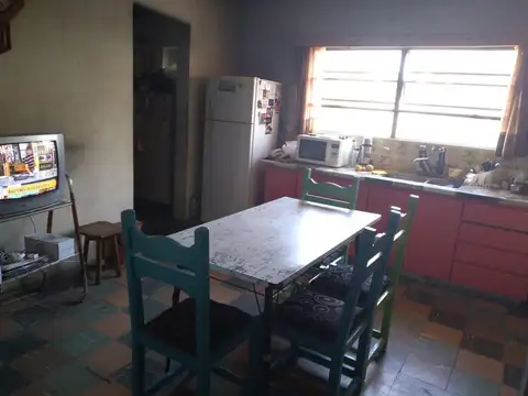 LOCAL con casa en PA sobre avenida.