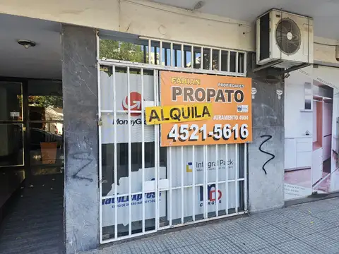 Local de 3 x 7.40 en excelente estado y ubicación sobre Avenida Olazábal  22 m2 totales 