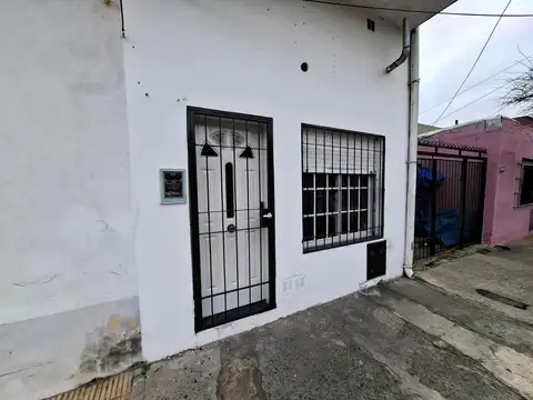 DPTO 2 AMB, EN PB AL FTE (NO PAGA EXPENSAS)