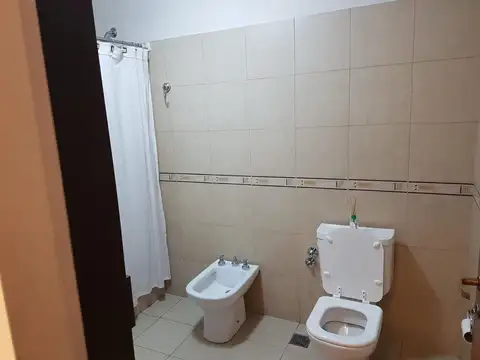 Casa 4 ambientes en venta en Banfield con jardin