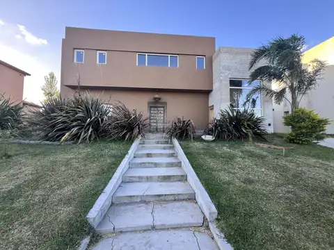 Venta Casa a la laguna en Horizontes al Sur 4 Dormitorios Canning