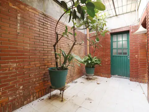 VENTA PH DE 4 AMBIENTES EN PATERNAL - DOS PLANTAS - PATIO - TERRAZA - PARRILLA - PERMUTA - FINANCIA