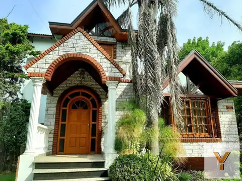 Casa en venta - 5 Dormitorios 4 Baños - 1.400mts2 - Bosques, Florencio Varela