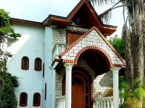 Casa en Venta con 4 cocheras