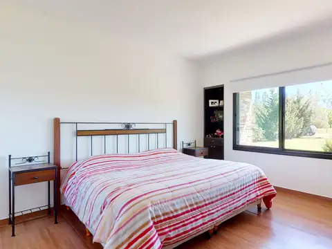 Casa en Venta con 4 cocheras