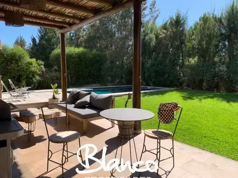 Casa 4 ambientes con 3 baños