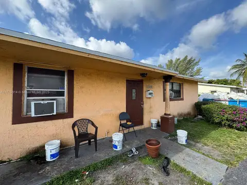 Casa en venta - 3 Dormitorios 1 Baño - Miami