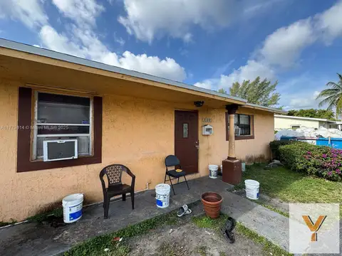 Casa en venta - 3 Dormitorios 1 Baño - Miami