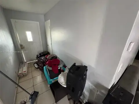 NW 80th St n° 900 y NW 9th Ave