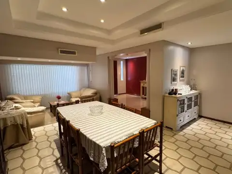 Casa 5 ambientes con 4 baños