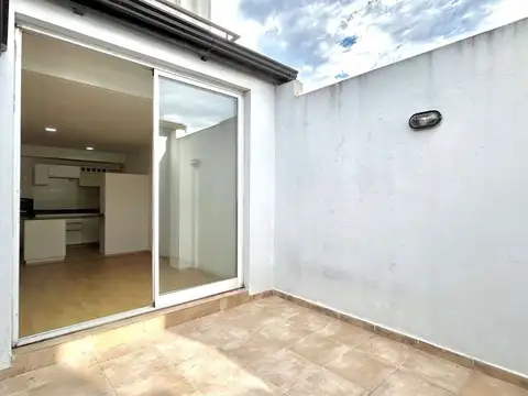 Cómodo departamento con Patio en Ituzaingo 3659. Luminoso.