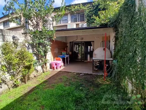 Alquiler Dúplex Castelar Sur (6 cuadras de la estación): 2 habitaciones, 2 baños, cochera y parque
