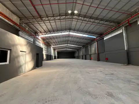 Galpón en alquiler de 835 M2 sobre Av Eva Peron 7100